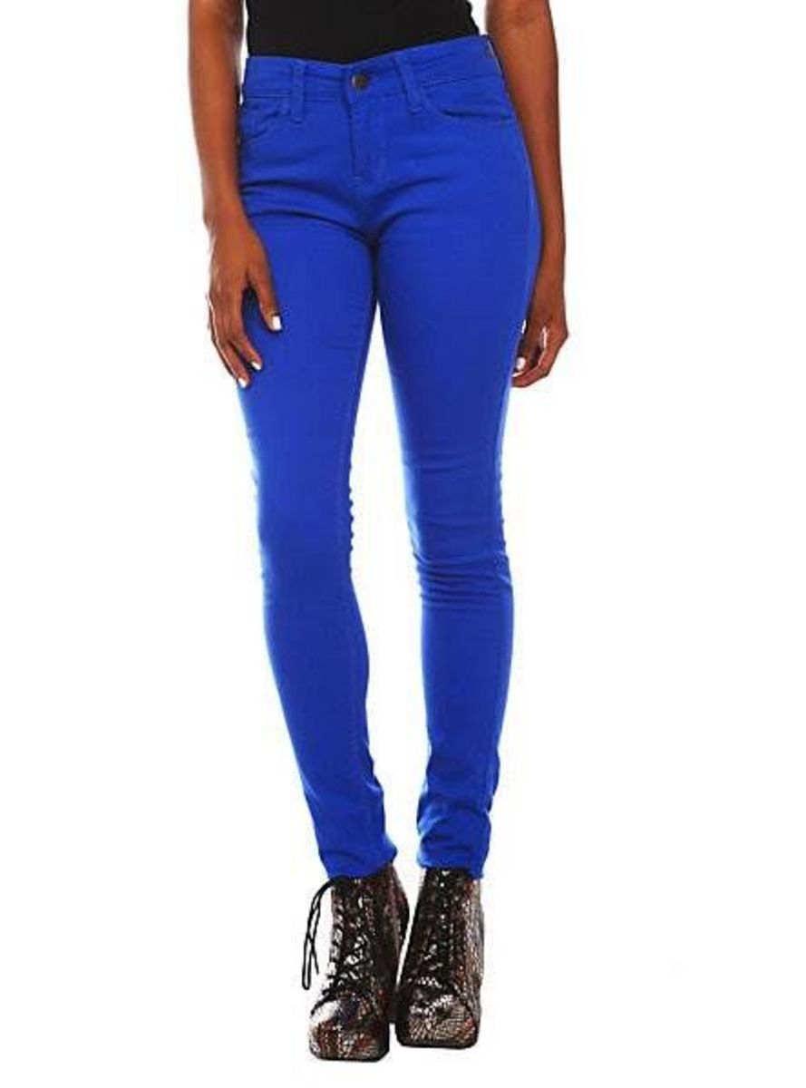 calça jeans azul royal feminina