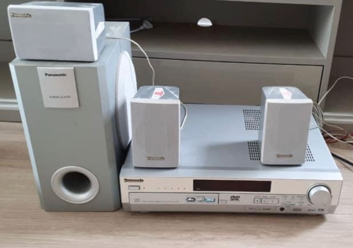 Home Theater Panasonic com 5 Caixas de Som e Subwoofer TV e Display Panasonic Usado 76384292