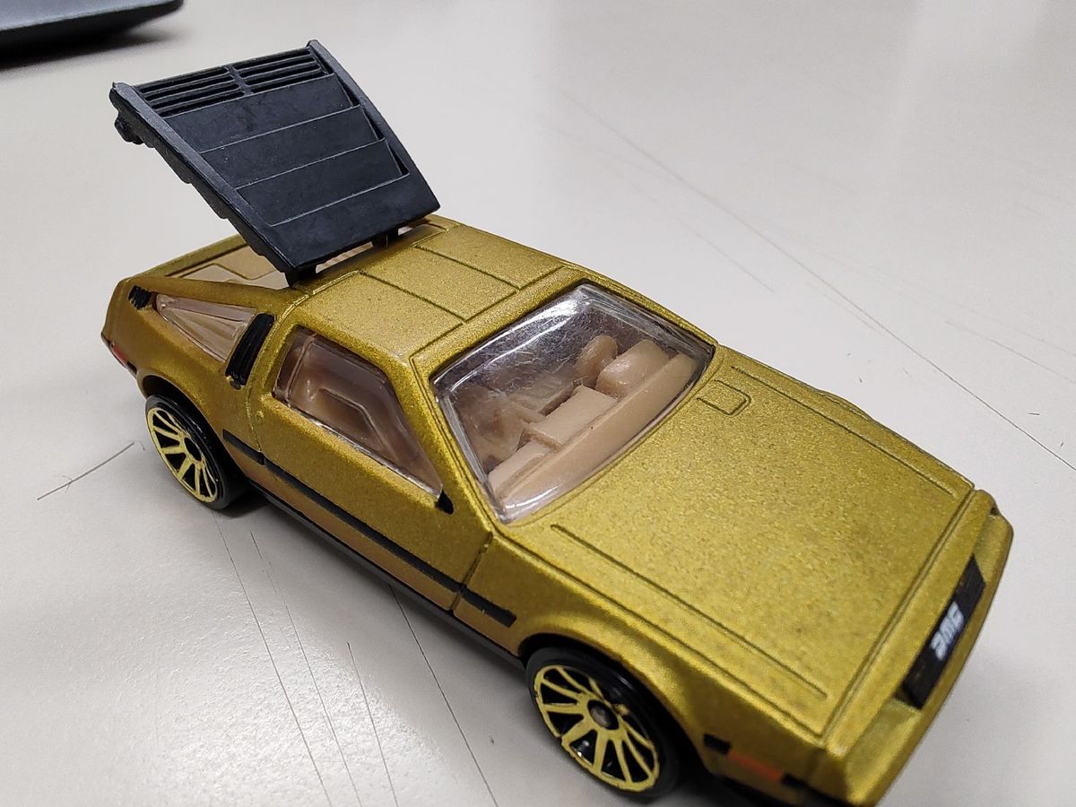 Hot Wheels Delorean Dourado Aberto Pequeno Detalhes No Parabrisa Brinquedo Hot Wheels Usado