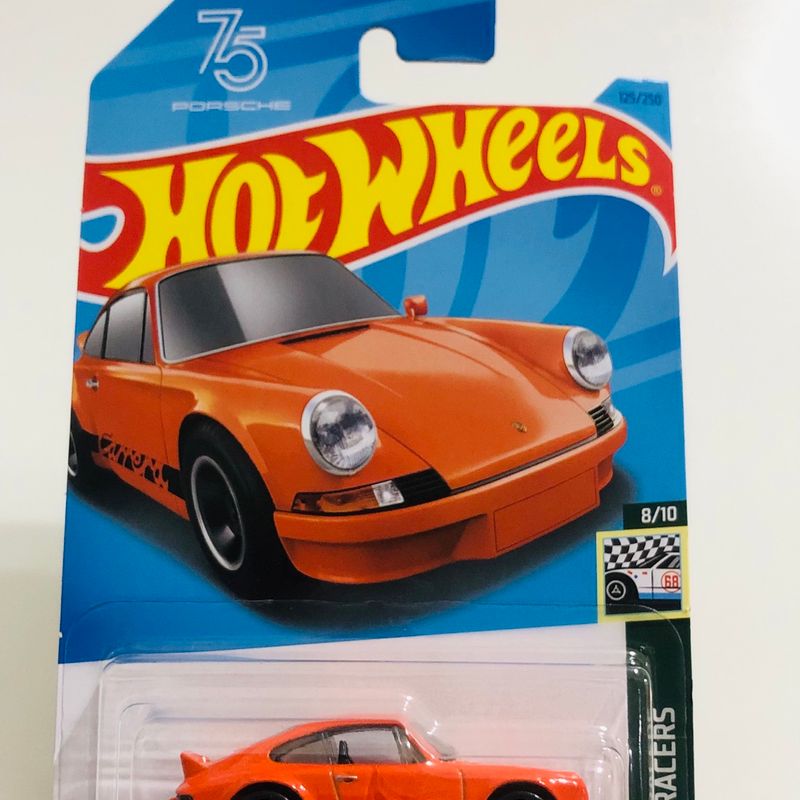 Um carrinho da Hot Wheels ou um Porsche 911 Carrera 4S zero km