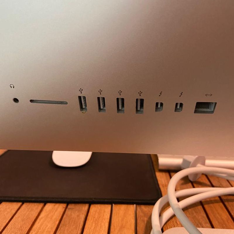 Imac 14,1 - Core I5 2,7ghz, 8gb, 21,5pol com Air Port 2tb | Apple