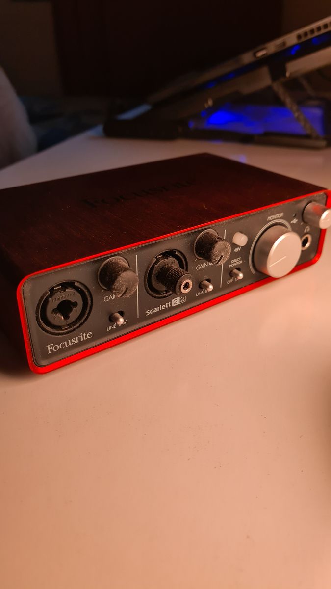 Interface Placa de Áudio Focusrite Scarlett 2i2 Cacareco Focusrite