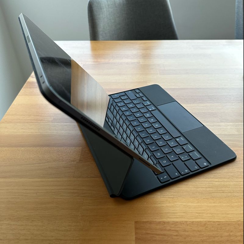 Ipad Pro 12.9 256 Gb 5a Geração com Teclado e Pen Apple. Estado da