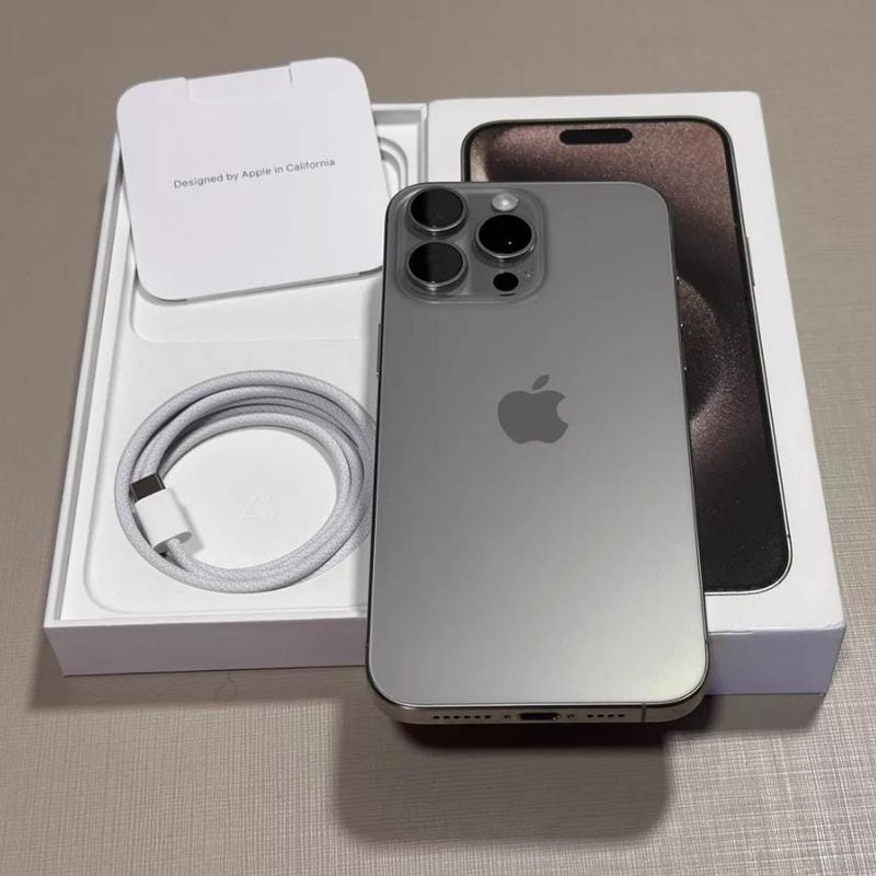 iPhone15 pro max 512ギガ Apple iPhone 15 Pro Max (512 GB) - Titânio Preto