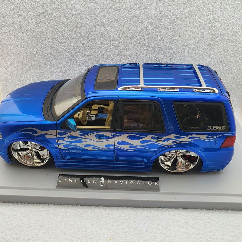 Jada Toys Dub City Lincoln Navigator 2003 Modelo Fundido em Escala 1 18 Azul Produto Vintage e Retro Jada Toys Usado 91867291 enjoei