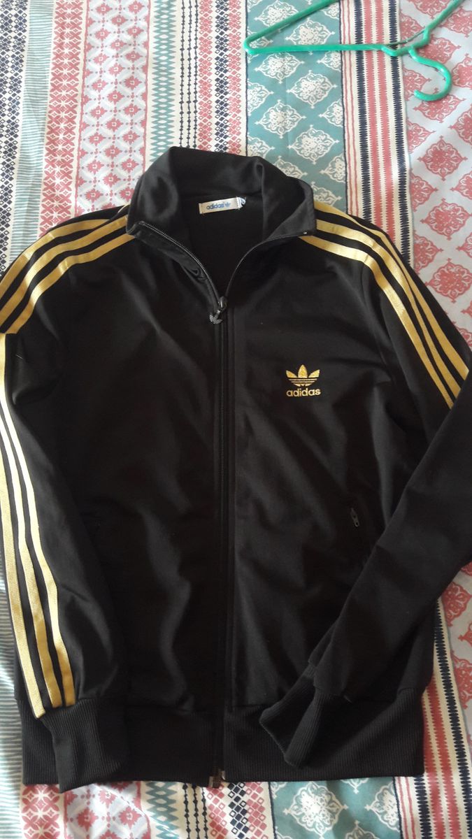 casaco adidas preto com dourado