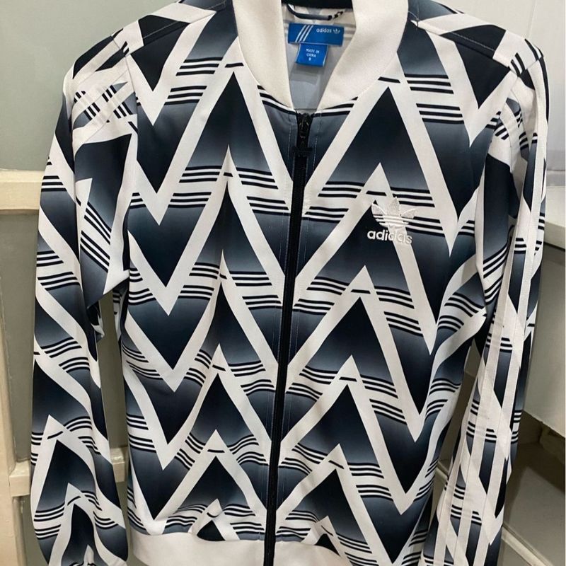 Jaqueta Adidas Preta e Branca Triangle Adidas Usado 90428331