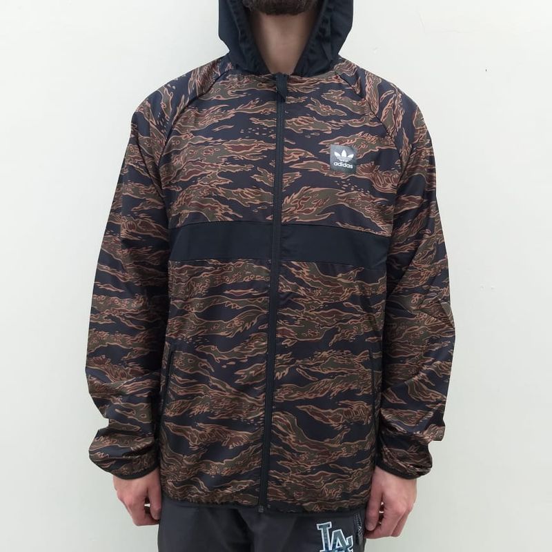 Adidas corta vento store camuflado