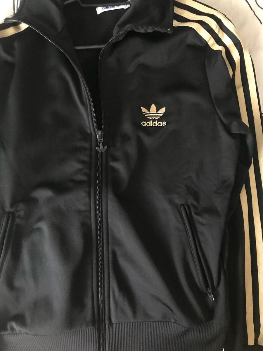 casaco adidas preto com dourado