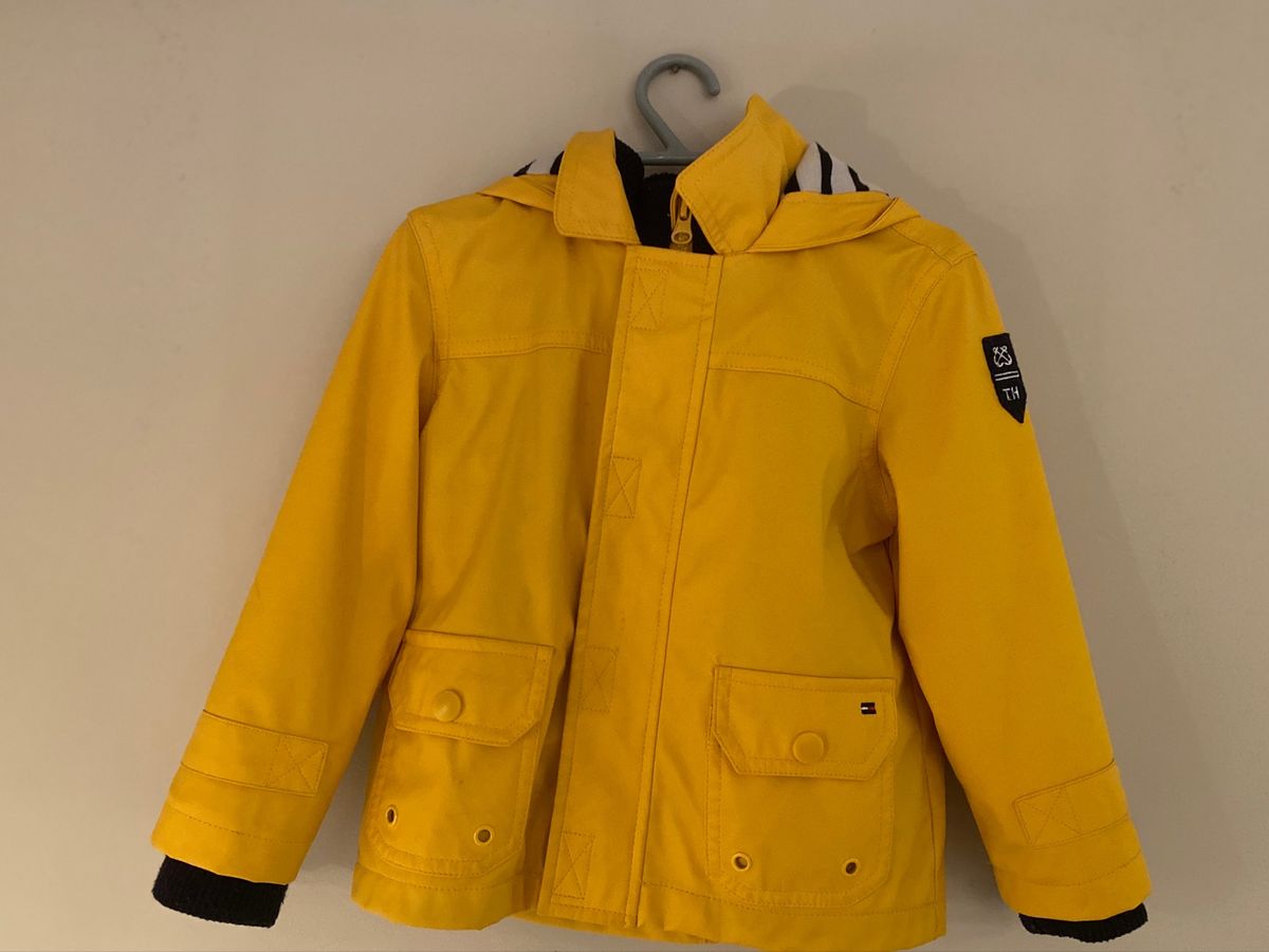 jaqueta amarela infantil