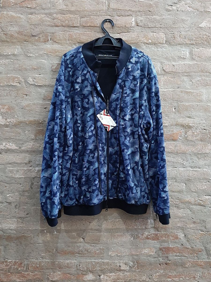 casaco camuflado azul