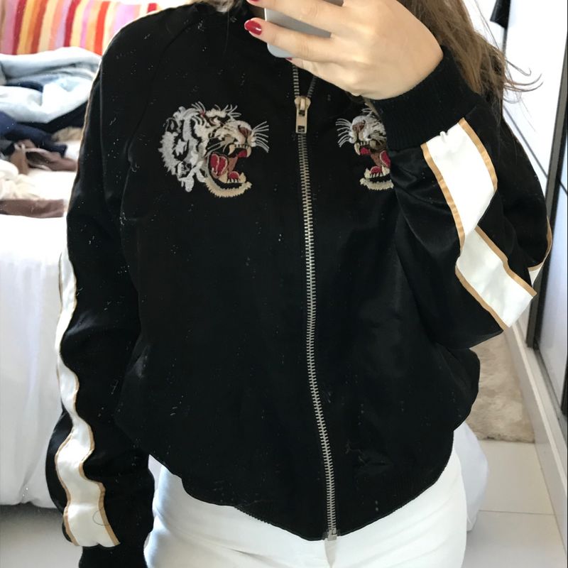 Jaqueta bomber bordada store feminina