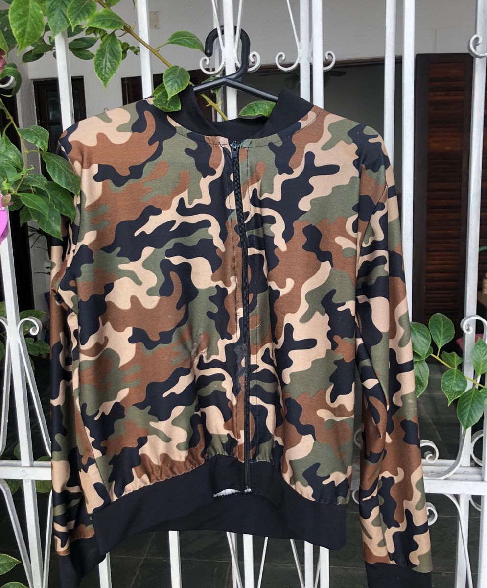 Bomber camuflada hot sale feminina