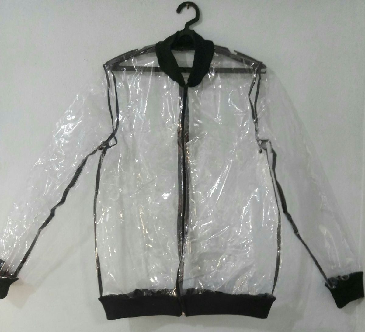 jaqueta de plastico feminina