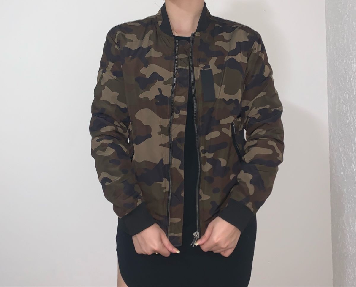 jaqueta camuflada zara