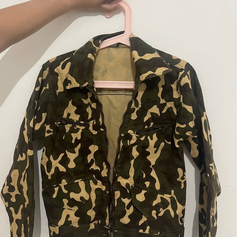 Casaco store camuflada feminina