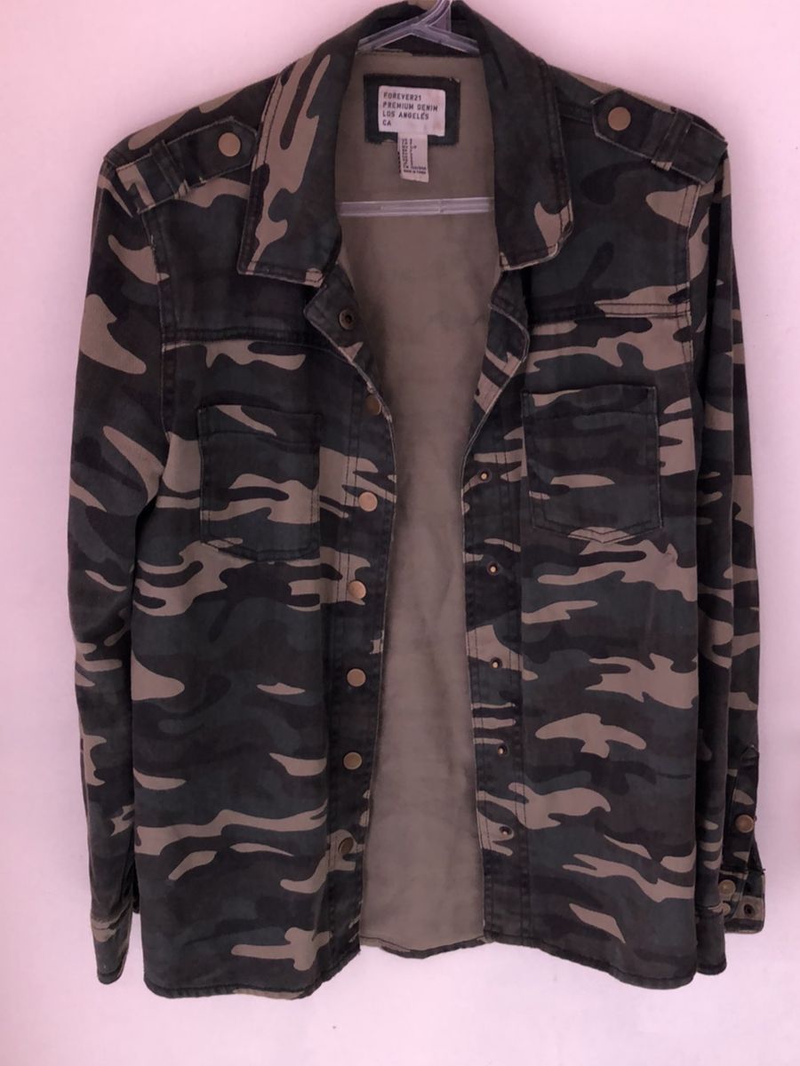 casaco camuflado feminino forever 21