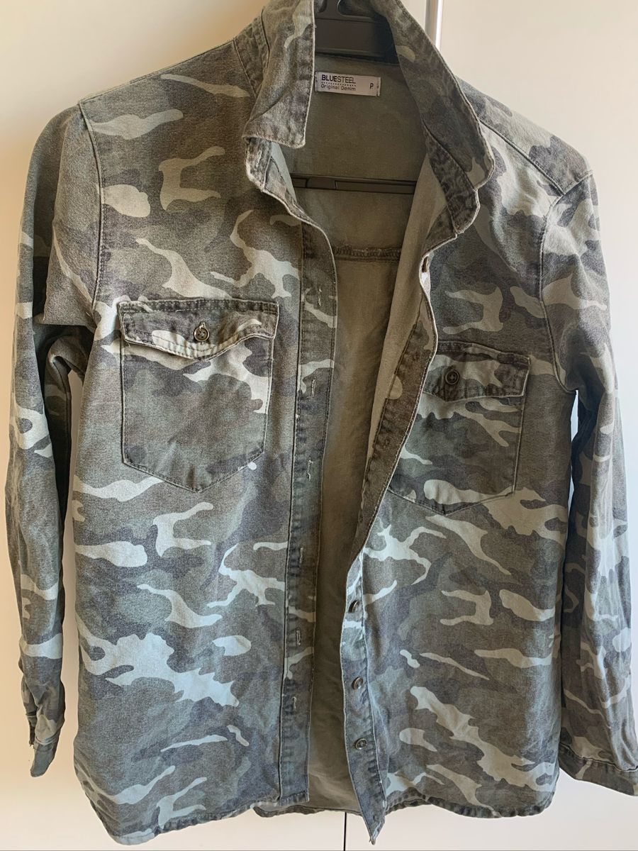 jaqueta jeans camuflada feminina renner