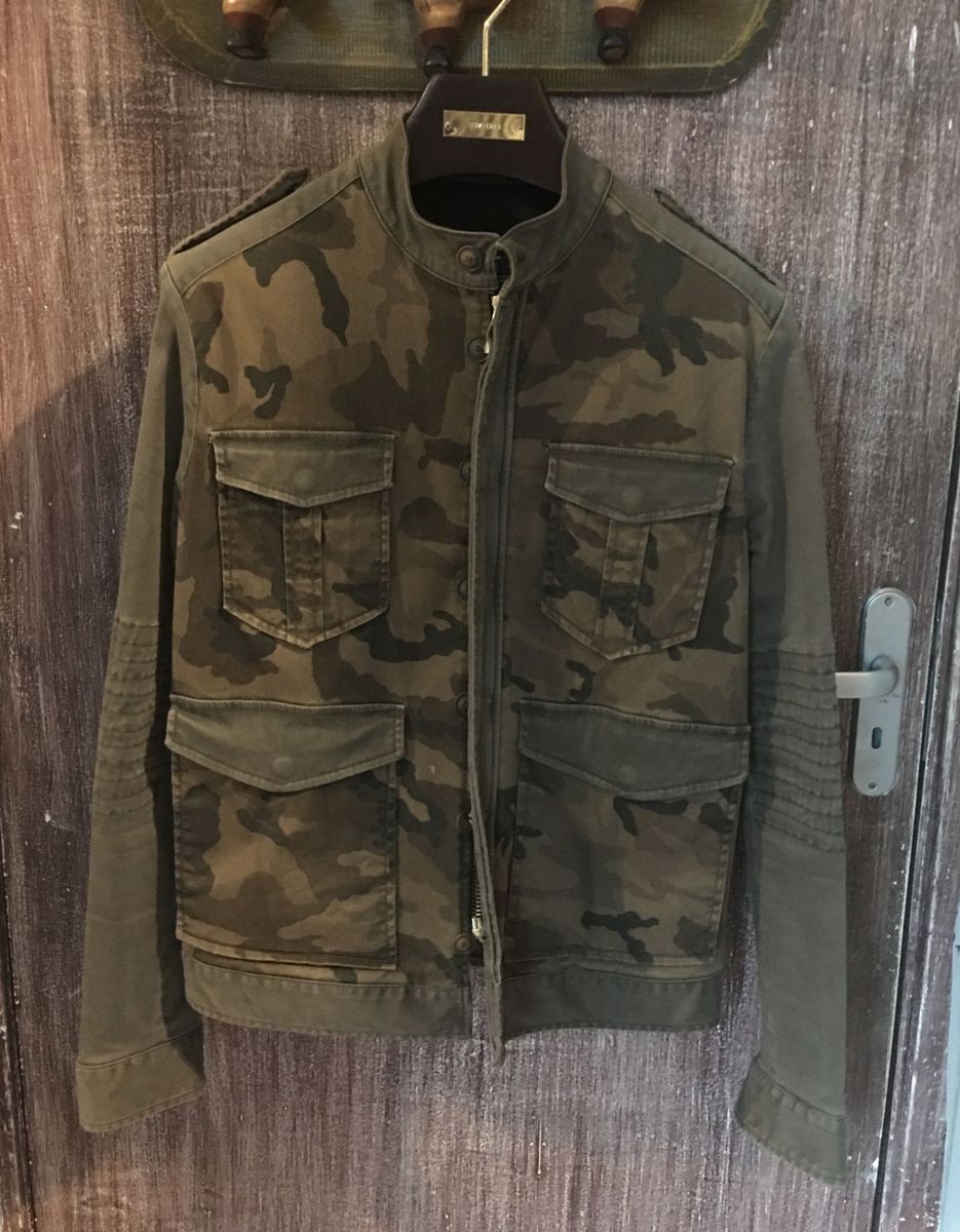jaqueta camuflada zara