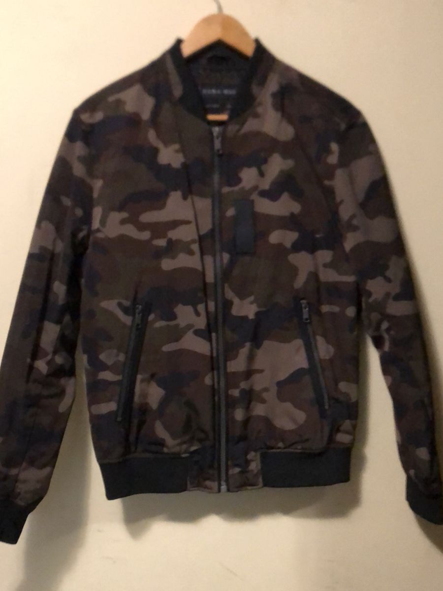 jaqueta camuflada zara