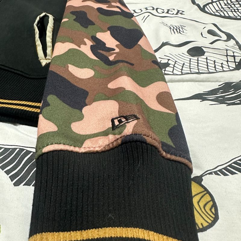 Jaqueta College New Era Camuflada New York Yankees New Era Usado