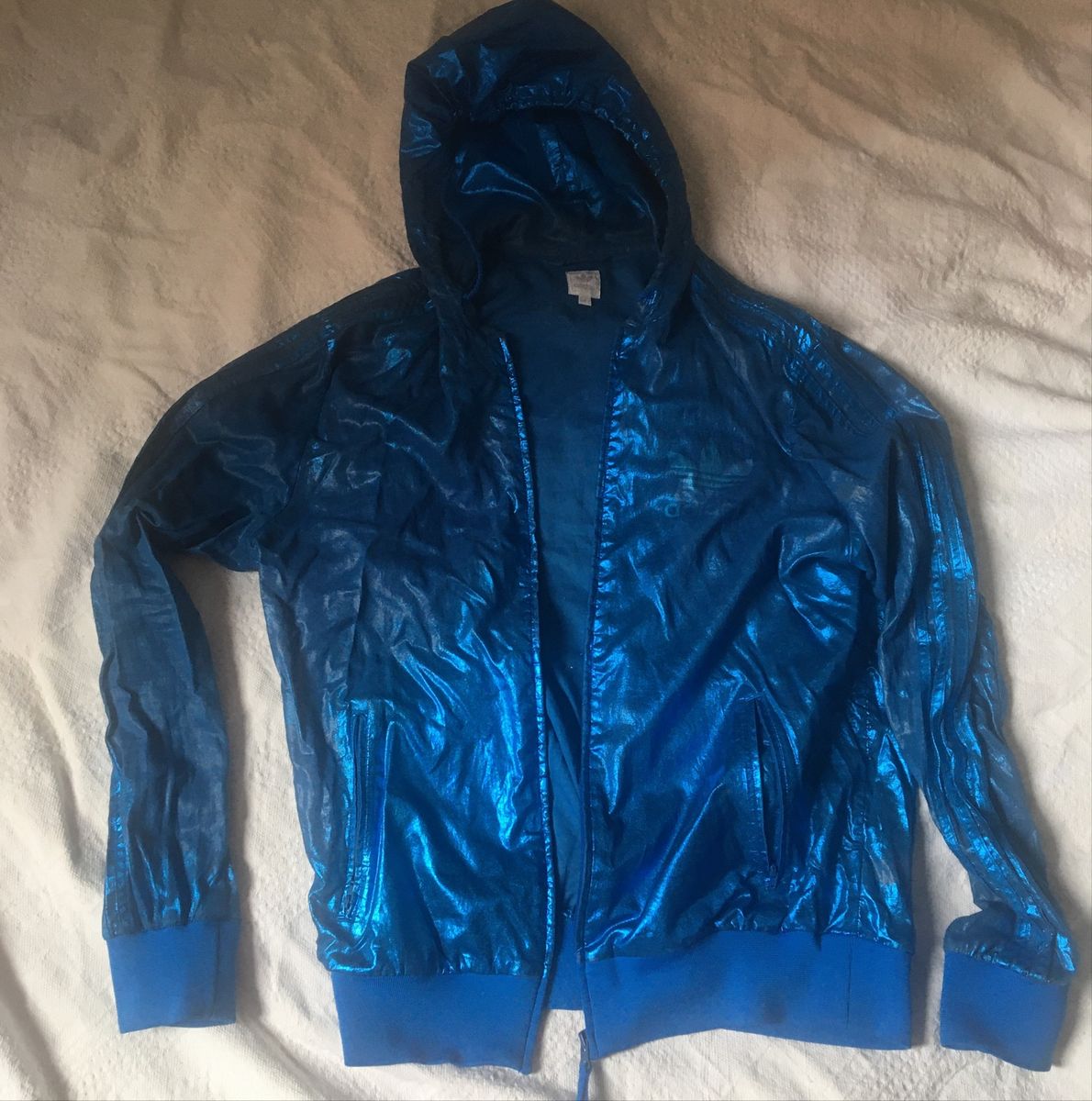 casaco holografico adidas