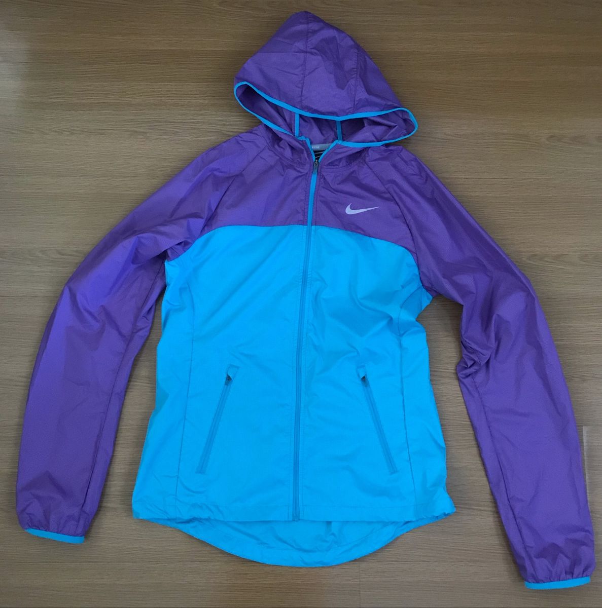 jaqueta nike colorida