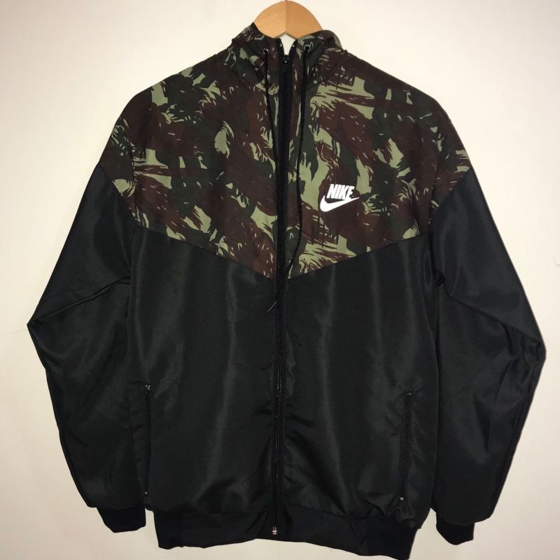 Casaco camuflado best sale nike feminino