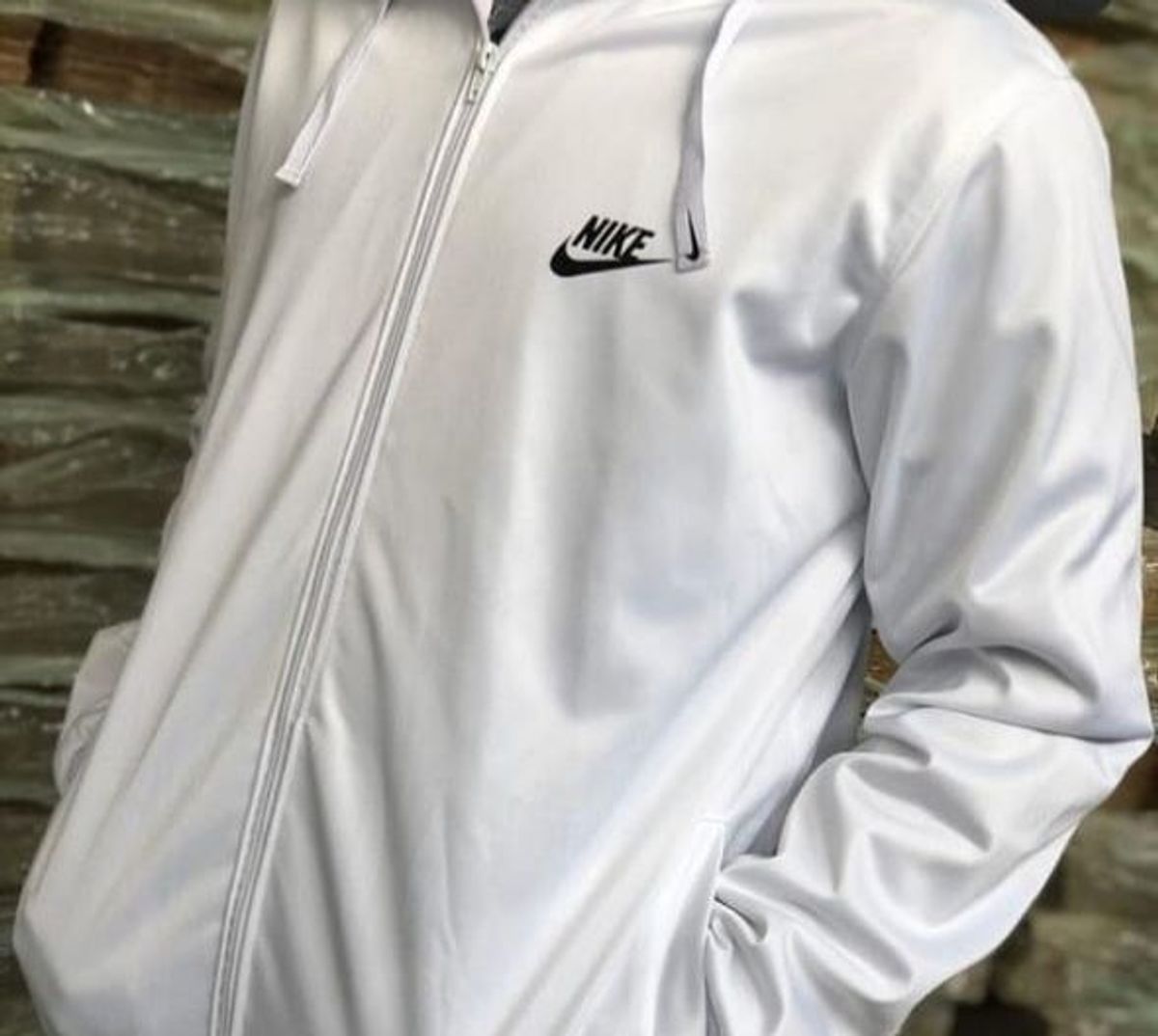 corta vento nike vinho e branco