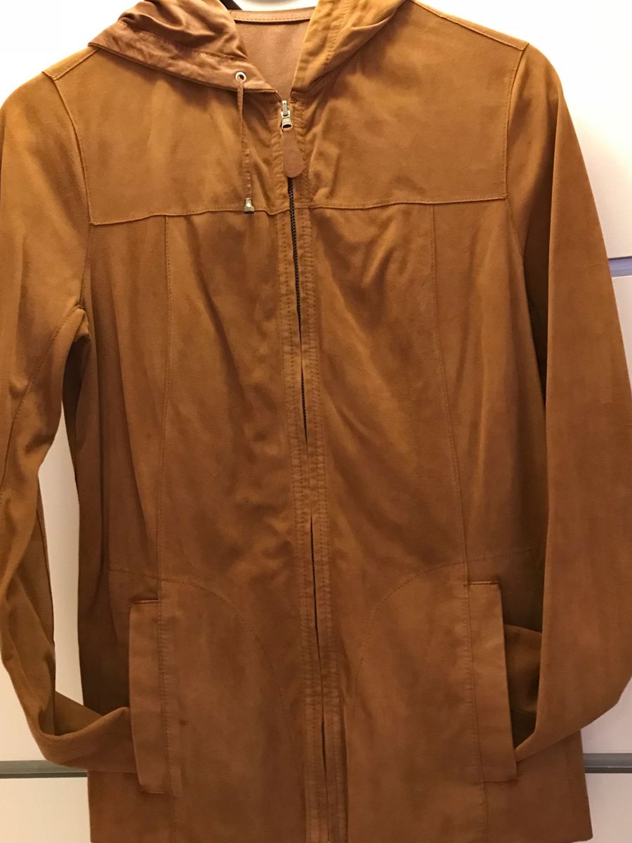 jaqueta de couro marrom com capuz