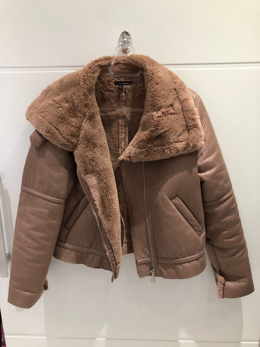 casaco de couro com pele