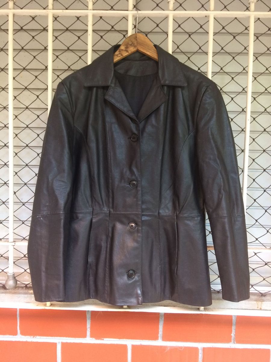 jaqueta de couro feminina acinturada