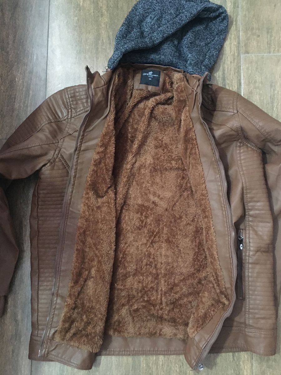 jaqueta de couro marrom com capuz