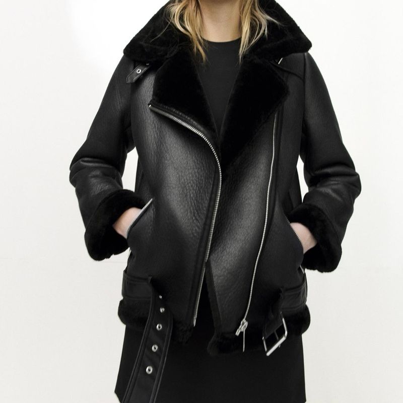 Jaqueta Couro Sintético e Pelúcia da por de Dentro da Zara Zara