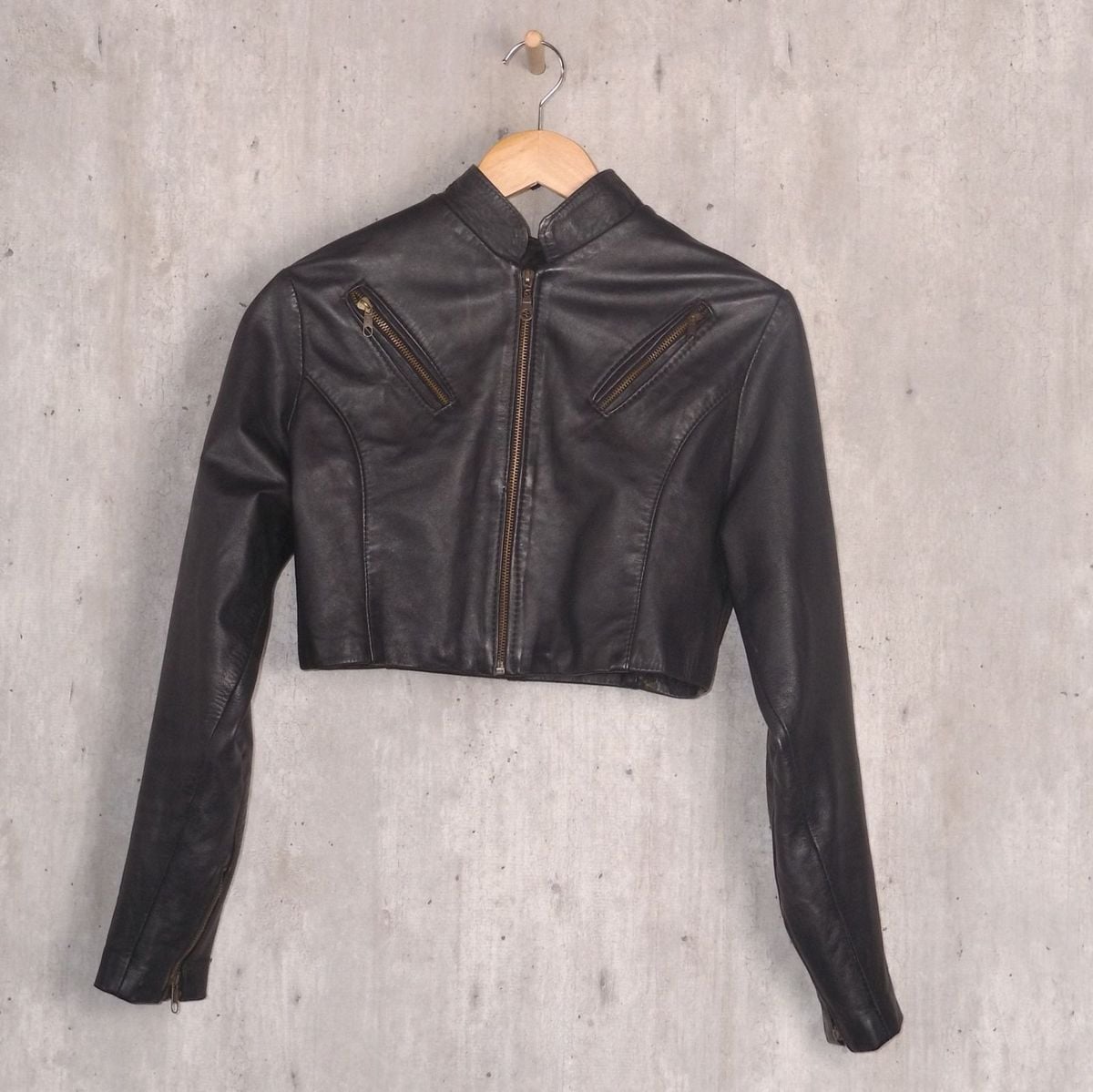 jaqueta curta preta feminina