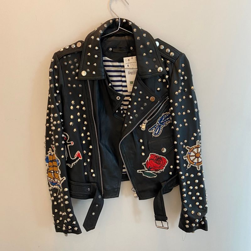 Jaqueta de Couro com Patchs e Spikes Zara Casaco Feminino Zara