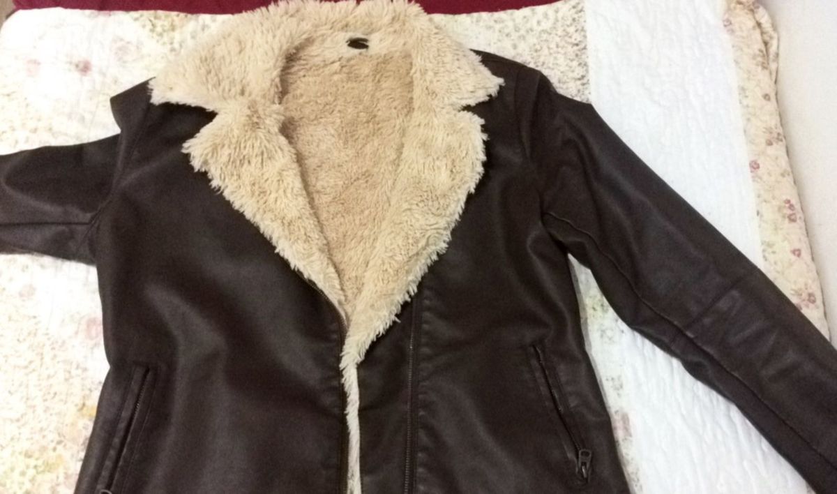 jaqueta de couro com pelinho