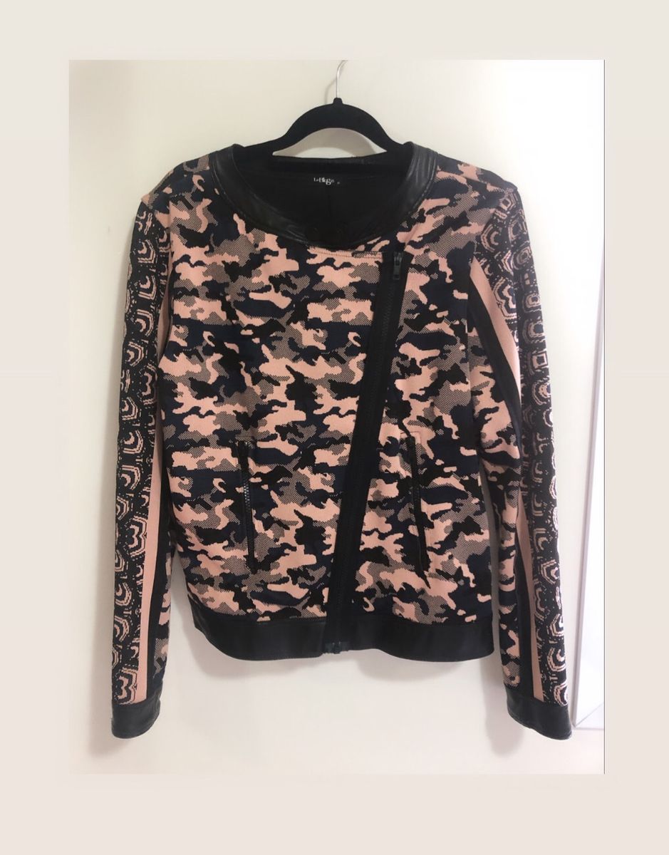 jaqueta de couro camuflada