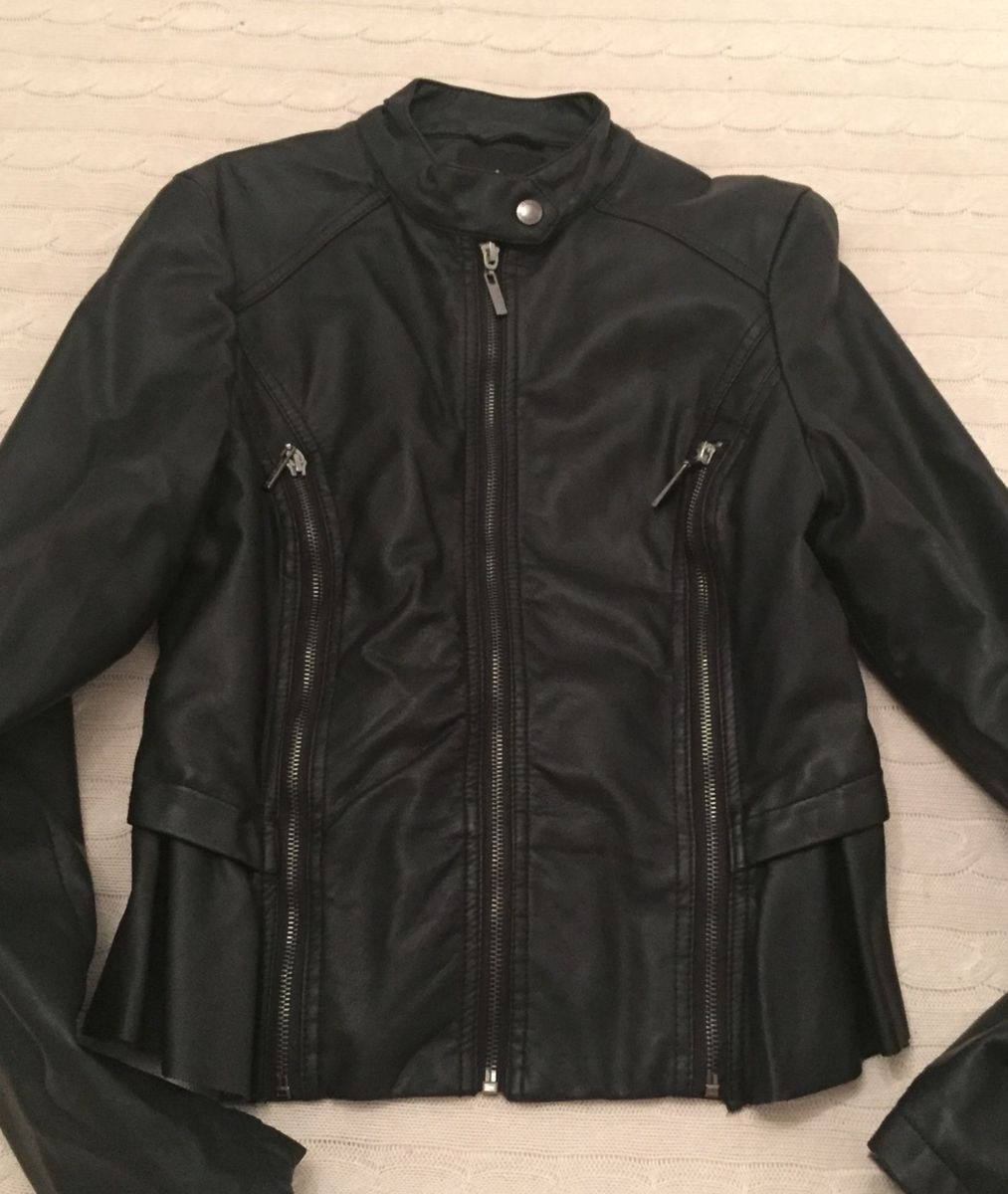 jaqueta de couro acinturada