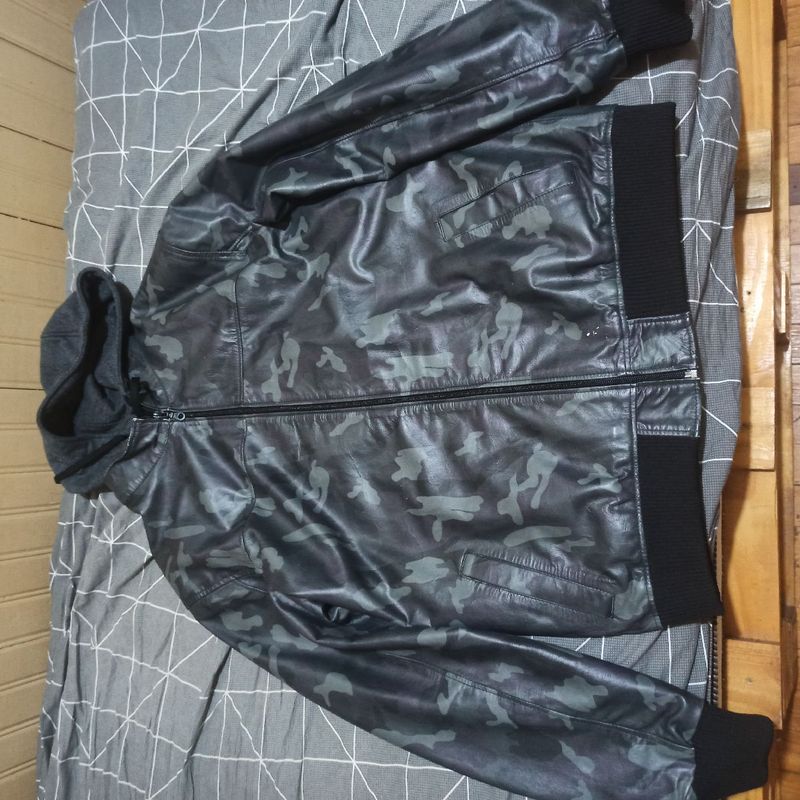 Jaqueta de couro store camuflada