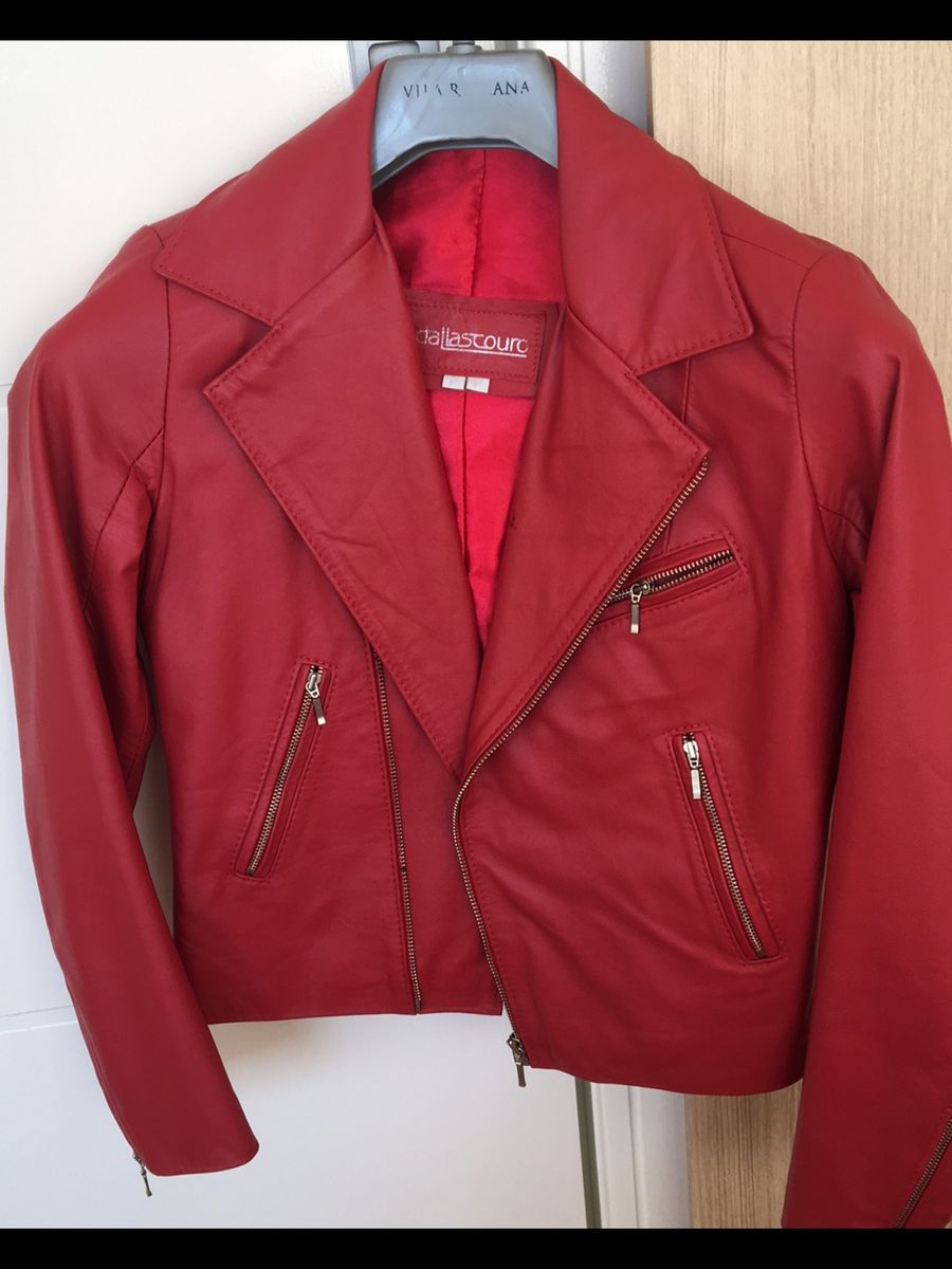 jaqueta vermelha de couro feminina