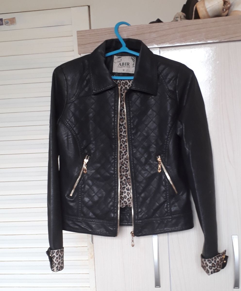 homens de cabelos compridos