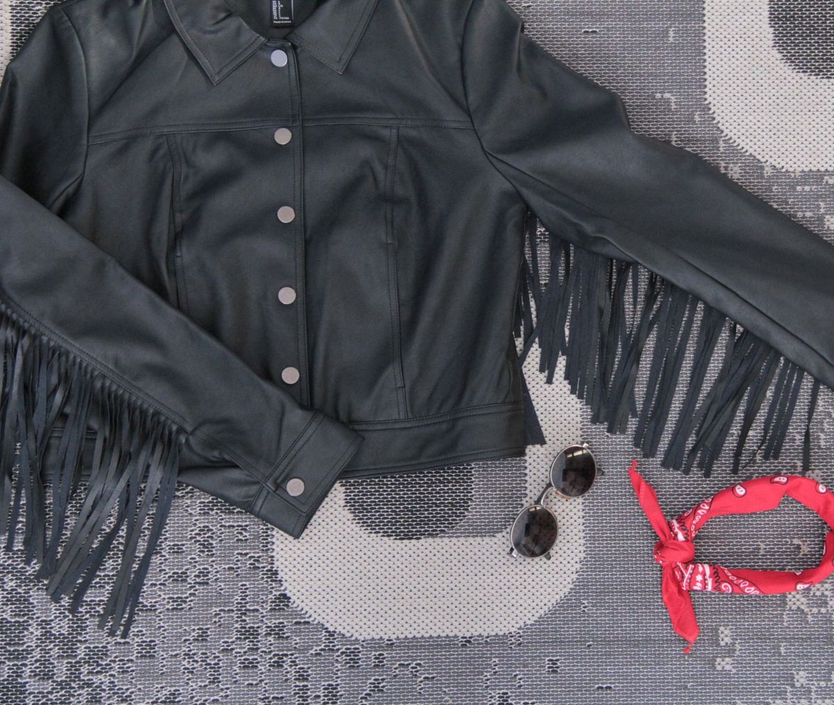 jaqueta de couro com franjas
