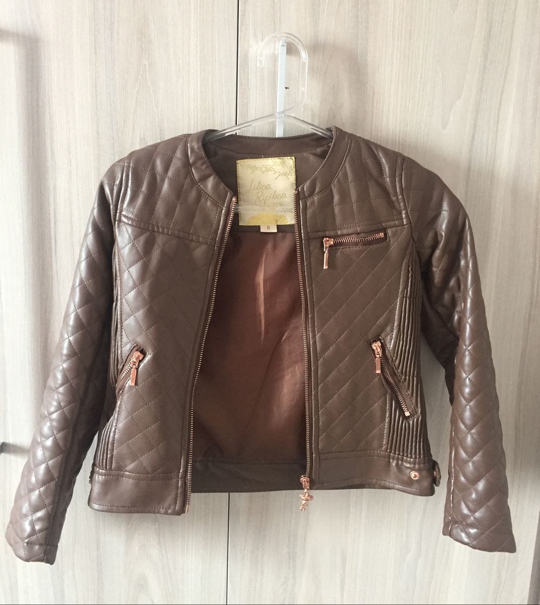 jaqueta de couro lilica ripilica