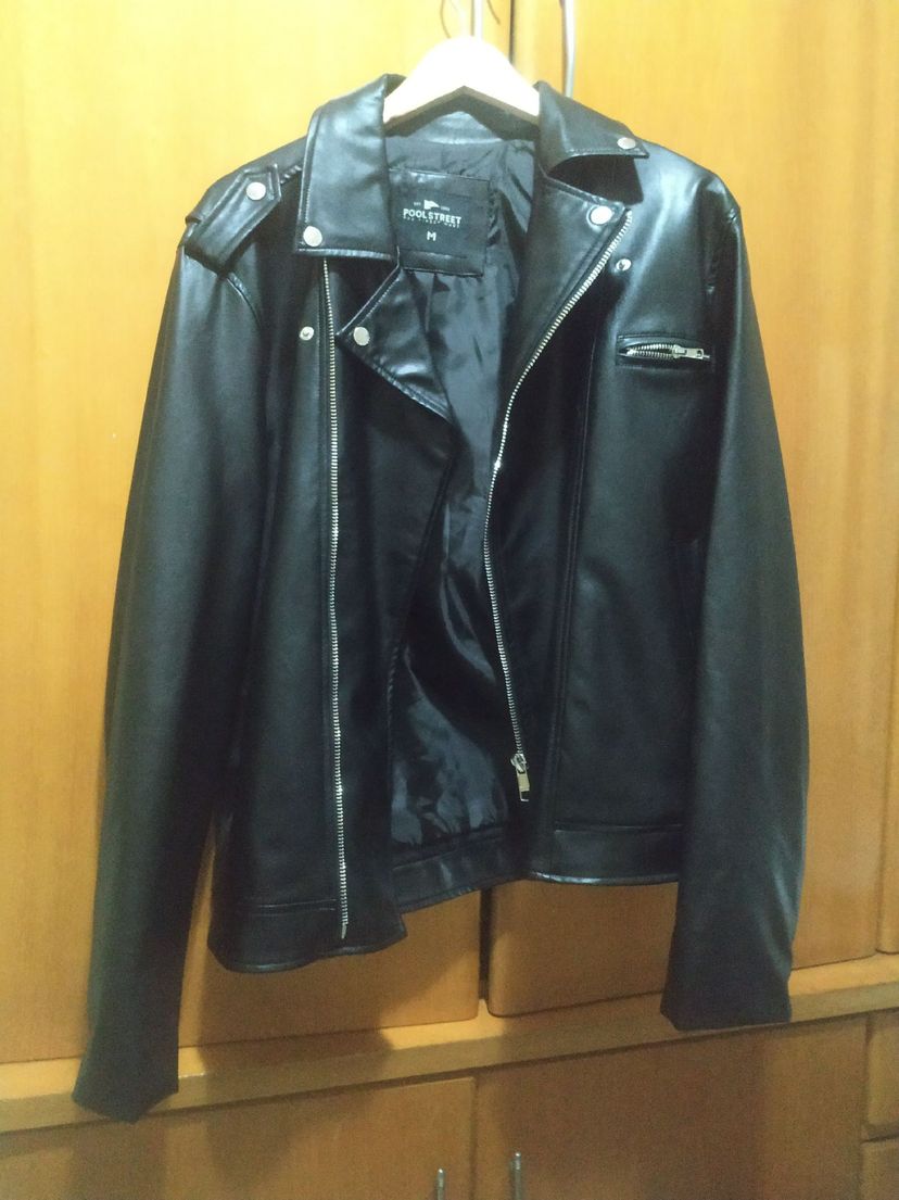 Jaqueta de Couro Sintético Preto Pool Street | Casaco Masculino Pool ...