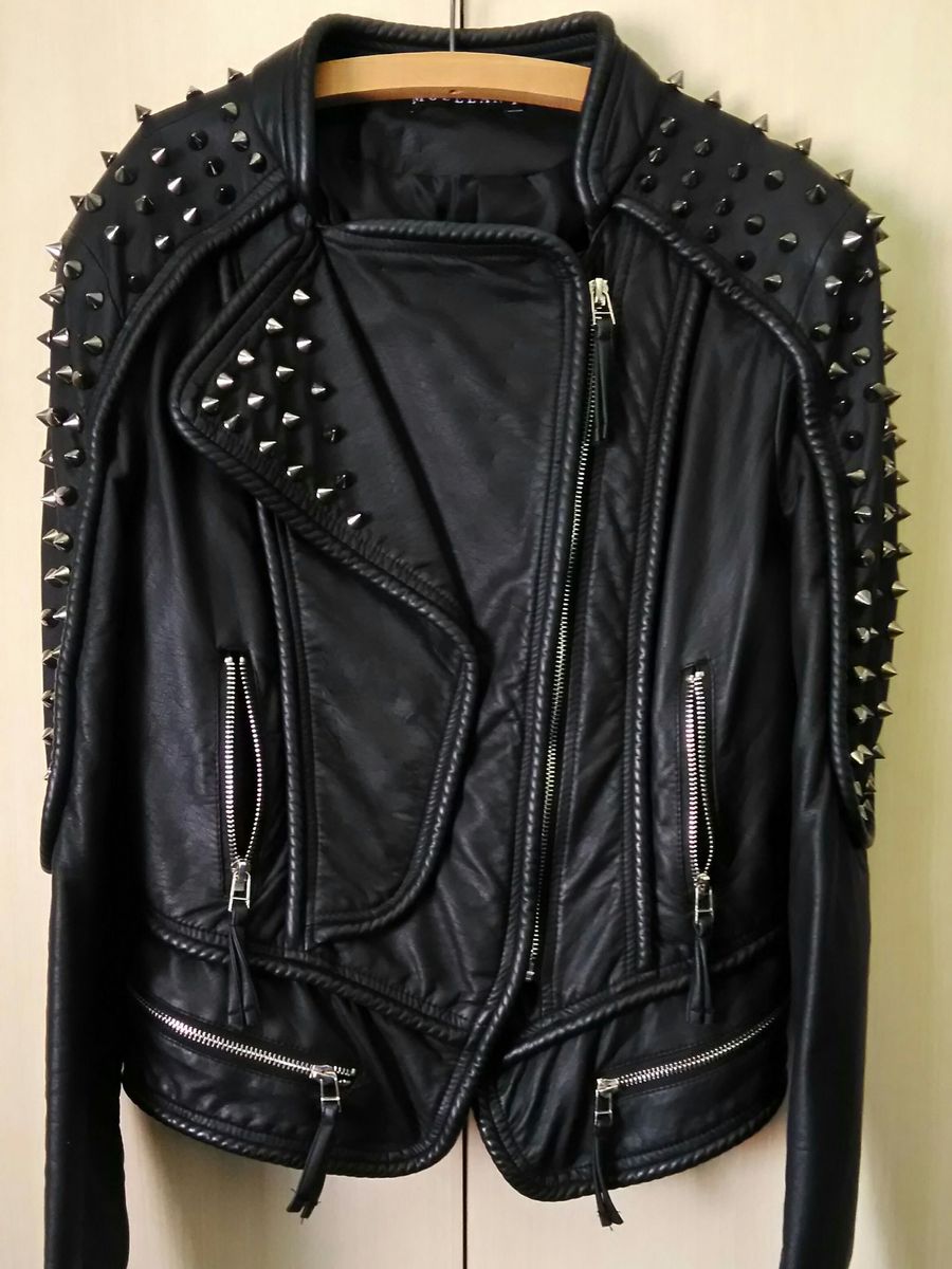 jaqueta de couro com spikes