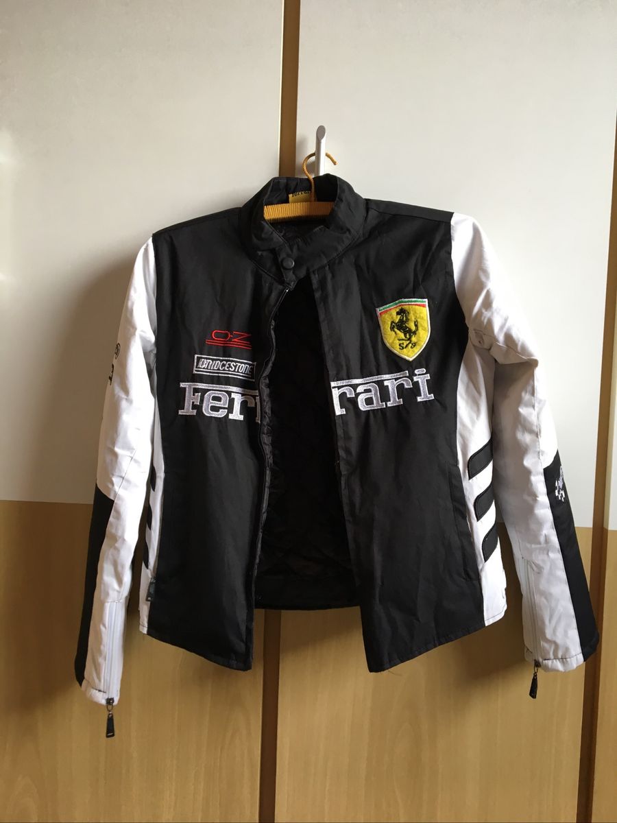 jaqueta ferrari preta