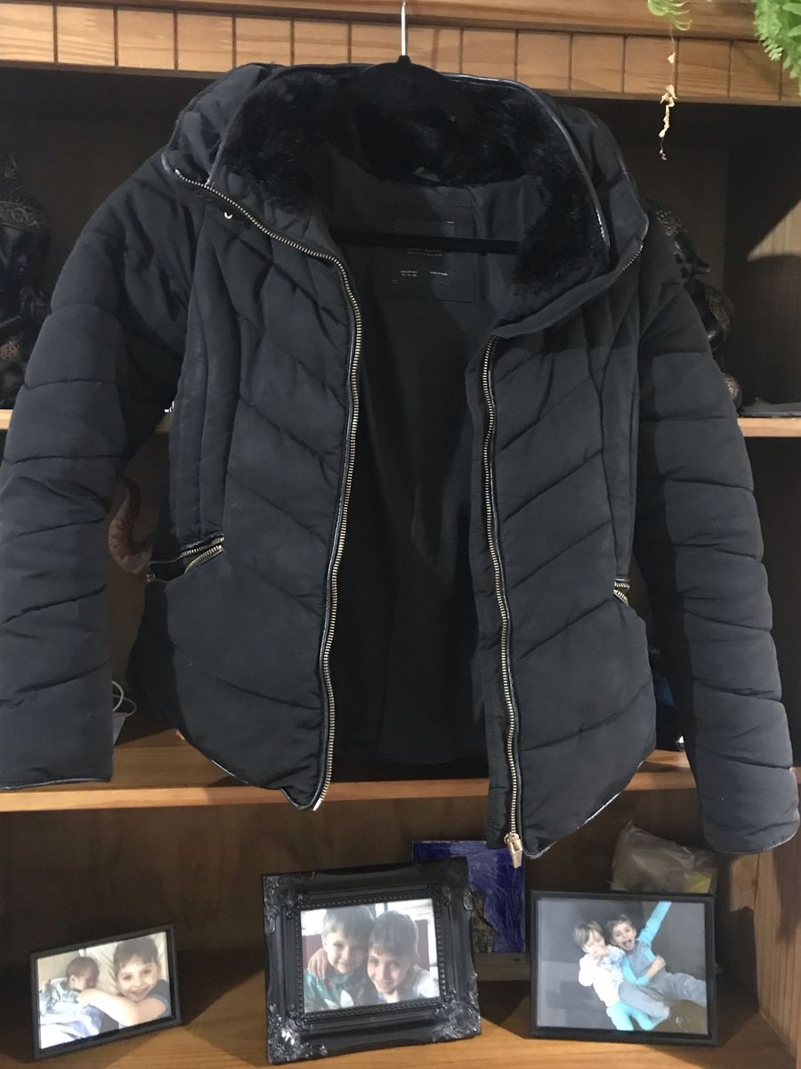 jaqueta de gomo preta