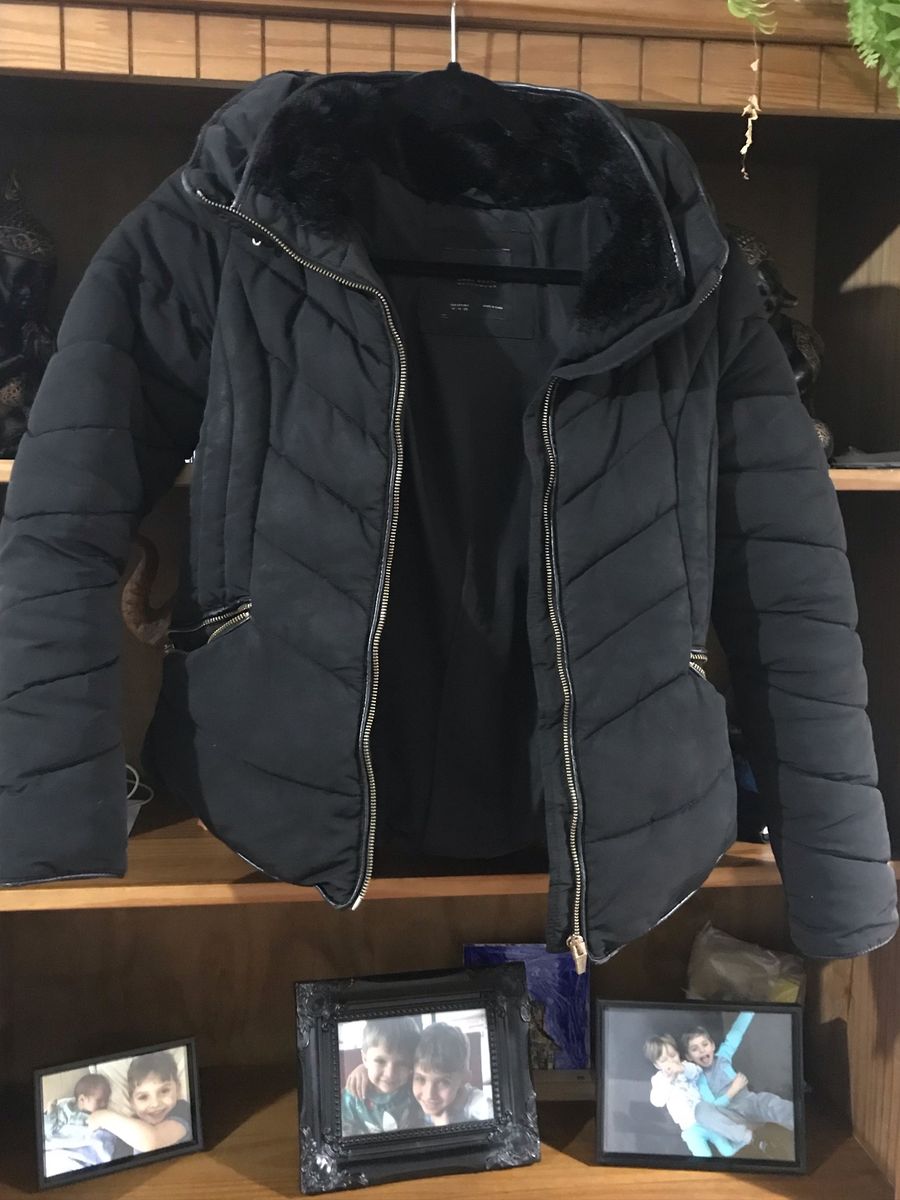 jaqueta de gomo preta