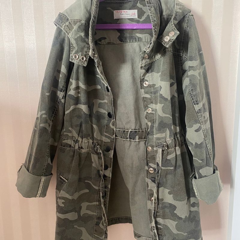 Jaqueta feminina best sale camuflada com capuz